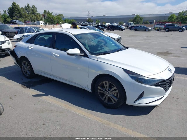 Salvage Hyundai ELANTRA Image