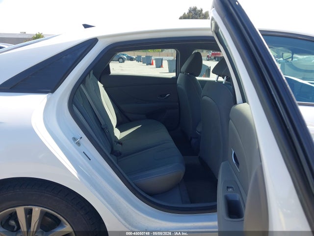 Hyundai ELANTRA Sel