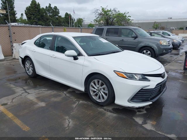 Salvage Toyota Camry Image