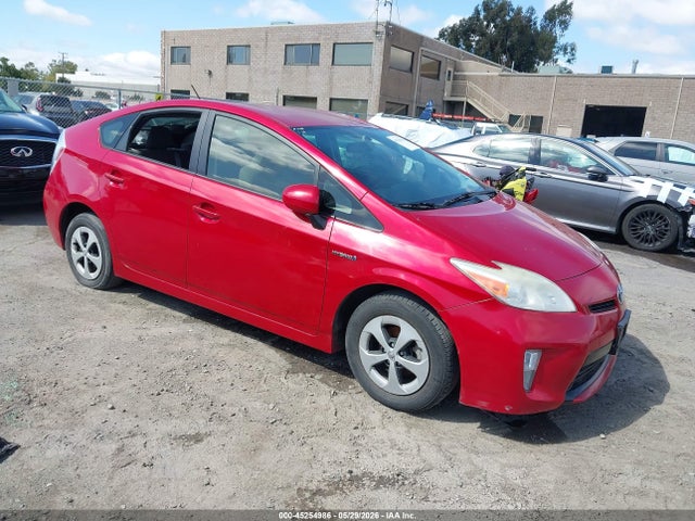 Salvage Toyota Prius Image