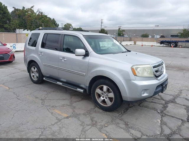 Salvage Honda Pilot Image