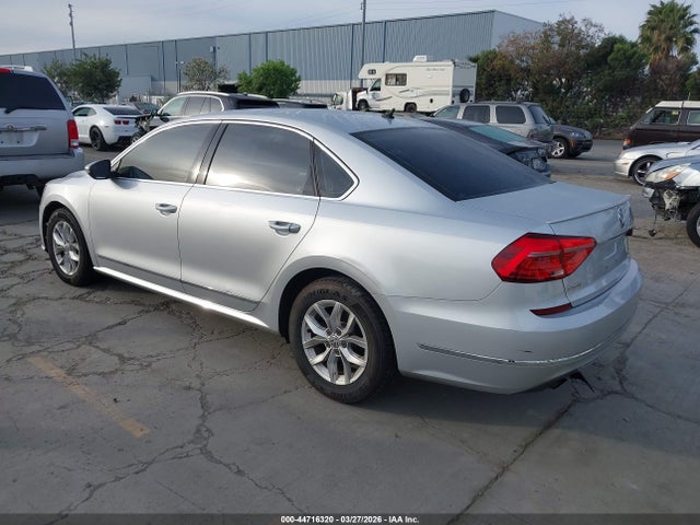 Volkswagen Passat 1.8t S