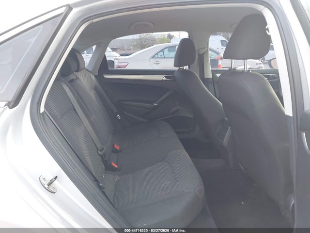 Volkswagen Passat 1.8t S