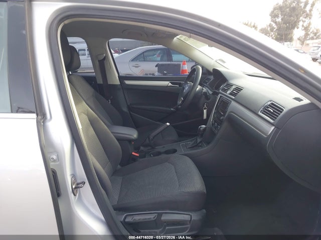 Volkswagen Passat 1.8t S