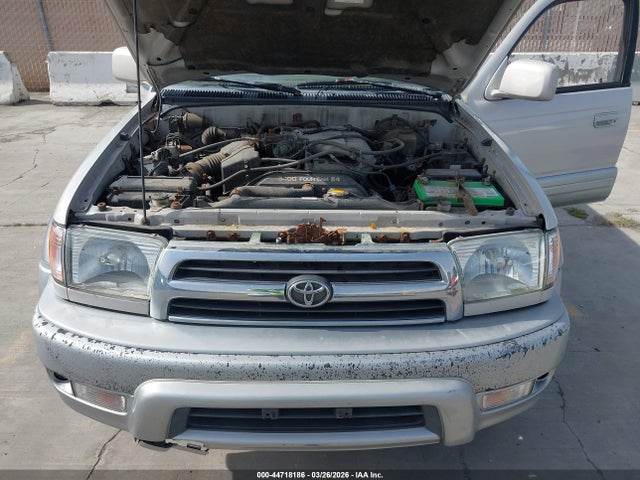 Toyota 4Runner Limited V6