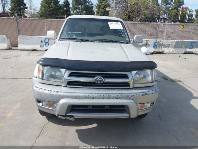 Toyota 4Runner Limited V6