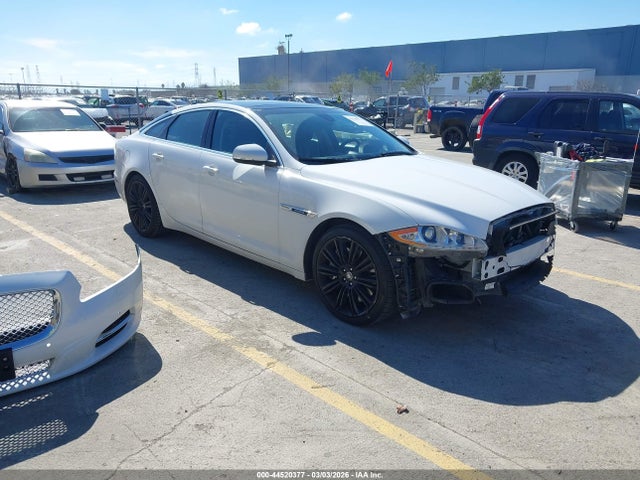 Salvage Jaguar XJ Image