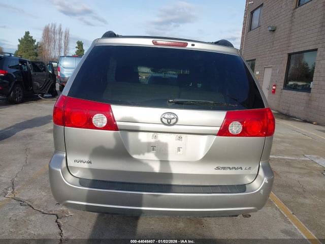Toyota Sienna Le