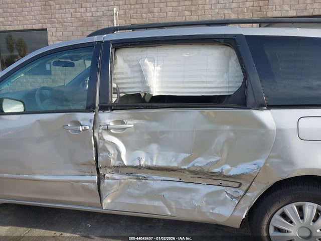 Toyota Sienna Le
