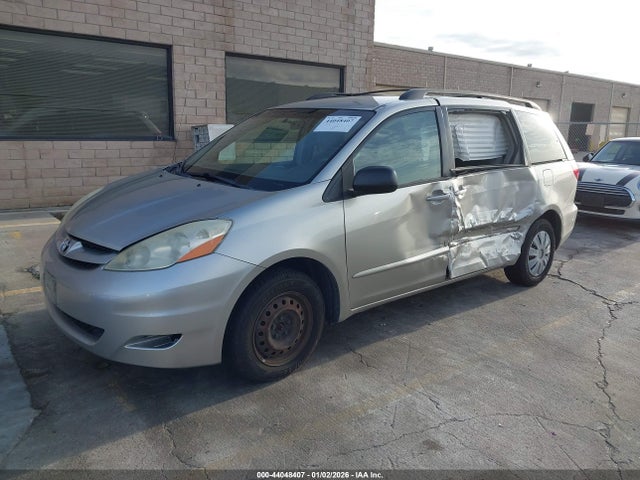 Toyota Sienna Le
