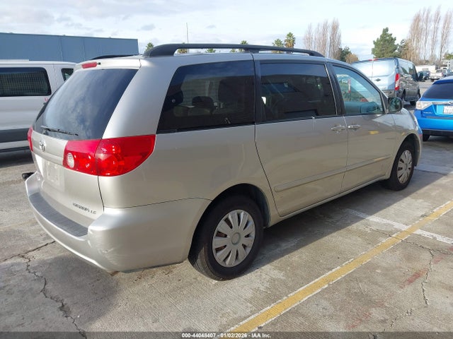Toyota Sienna Le