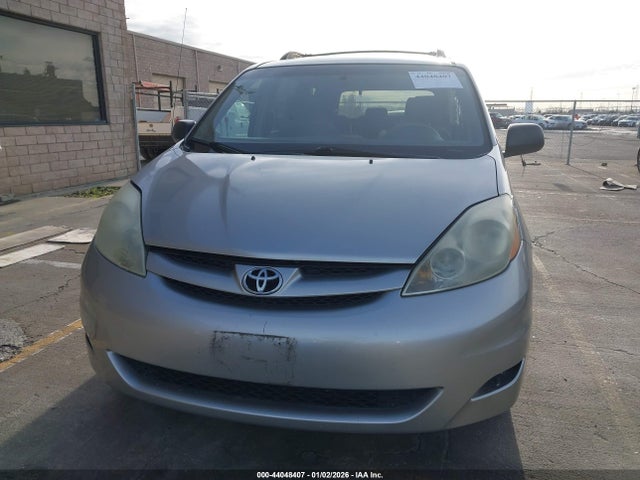 Toyota Sienna Le