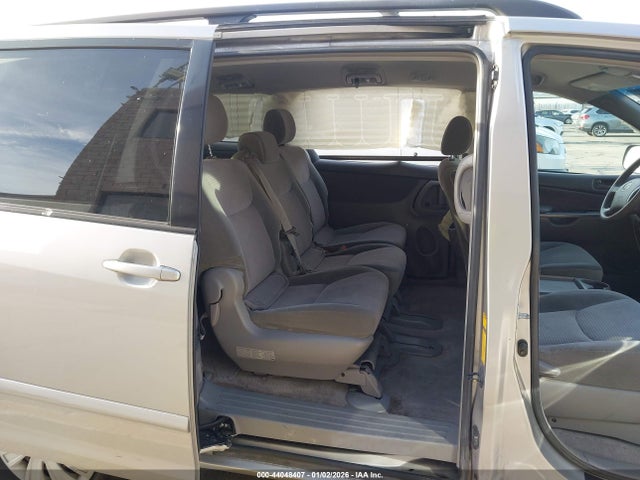 Toyota Sienna Le