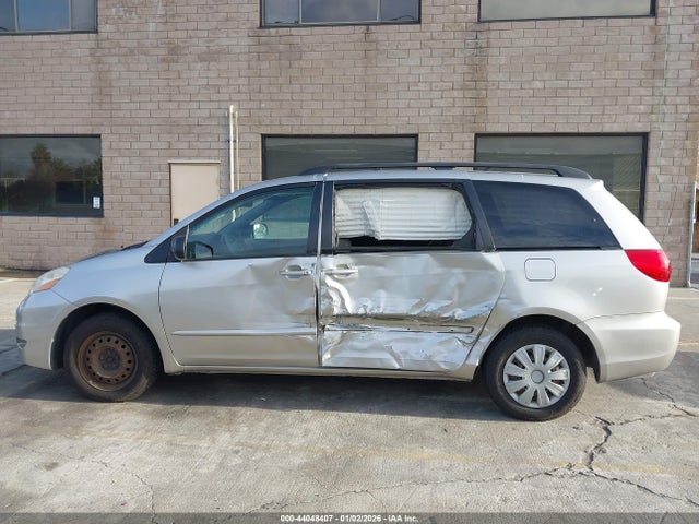 Toyota Sienna Le