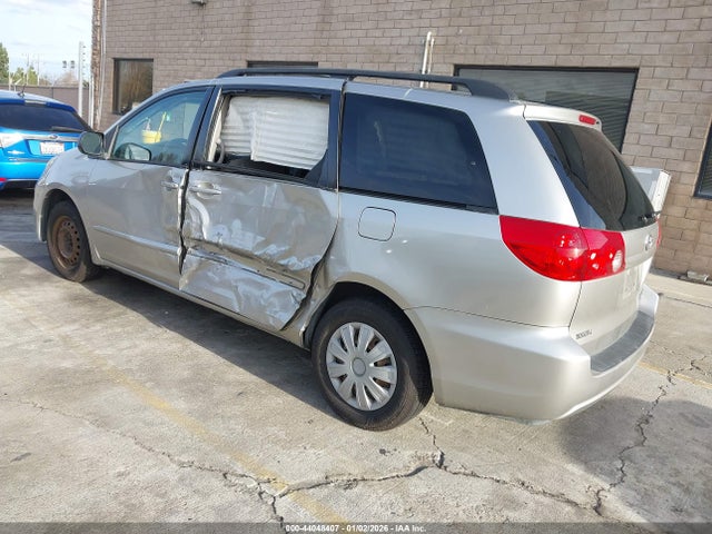 Toyota Sienna Le