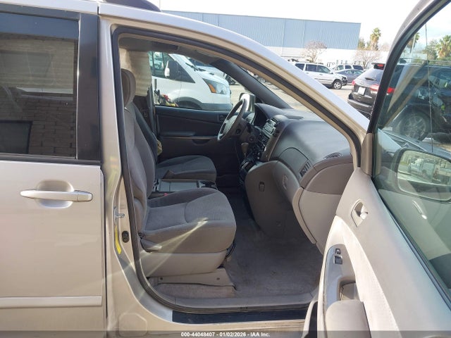 Toyota Sienna Le