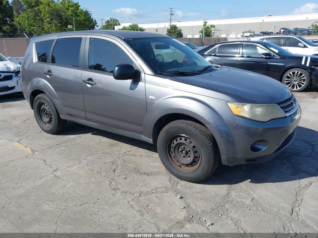 Salvage Mitsubishi Outlander Image