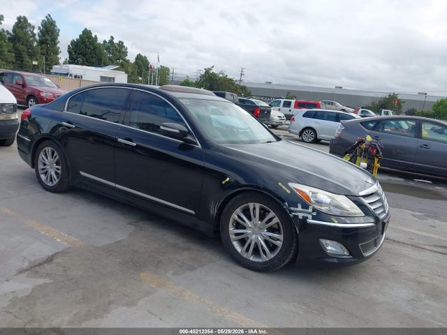 Salvage Hyundai Genesis Image