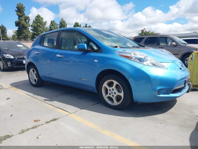 Salvage Nissan LEAF Image