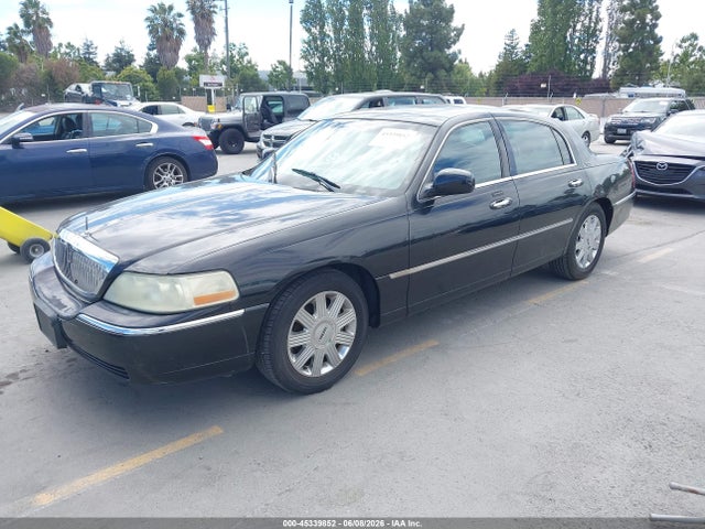 Lincoln Towncar Signature Limited