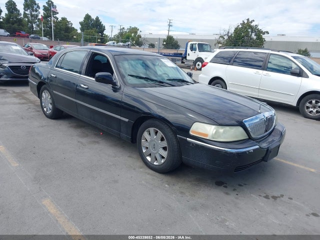 Salvage Lincoln Towncar Image