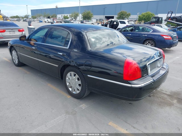 Lincoln Towncar Signature Limited