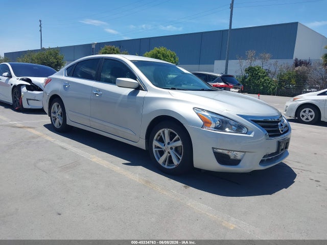 Salvage Nissan Altima Image