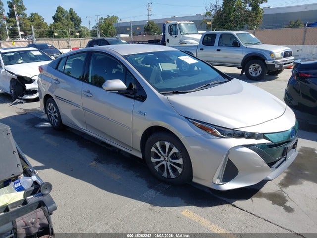 Salvage Toyota Prius Prime Image