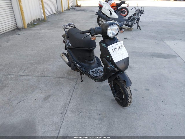 Salvage Genuine Scooter Co. Buddy Image