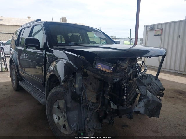 Salvage Nissan Pathfinder Image