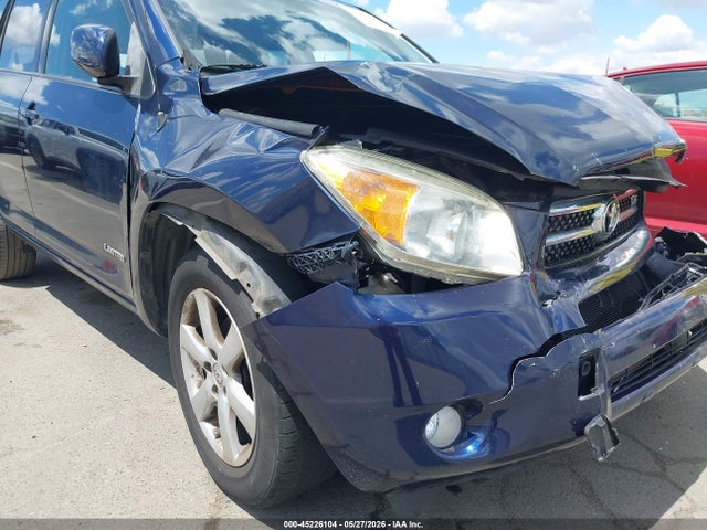 Toyota RAV4 Limited V6
