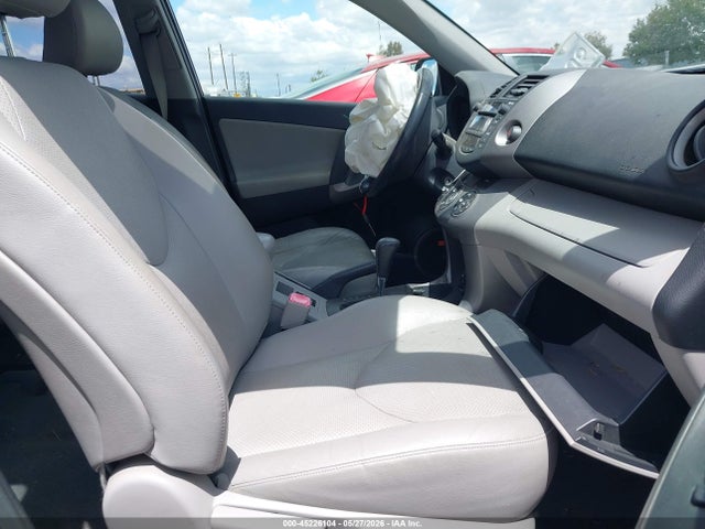 Toyota RAV4 Limited V6