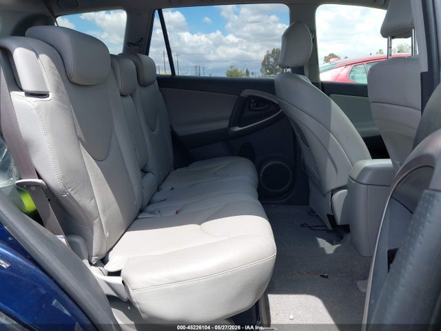 Toyota RAV4 Limited V6