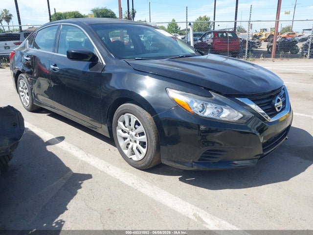 Salvage Nissan Altima Image
