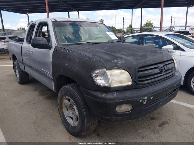 Salvage Toyota Tundra Image
