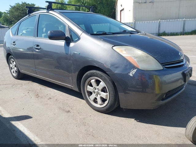 Salvage Toyota Prius Image