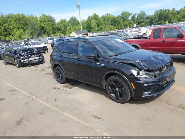 Salvage Volkswagen Tiguan Image