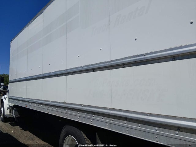 Freightliner M2 106
