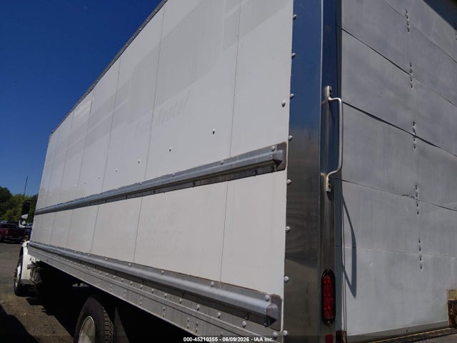 Freightliner M2 106