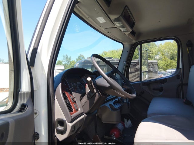 Freightliner M2 106