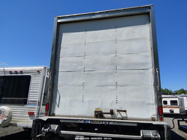Freightliner M2 106