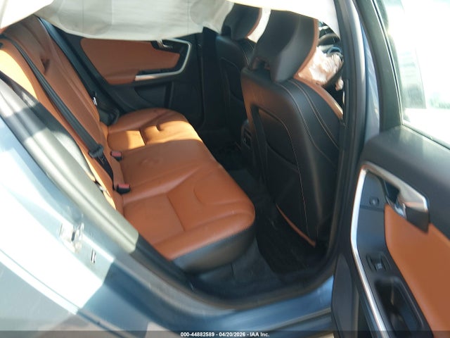 Volvo V60 T5 Platinum
