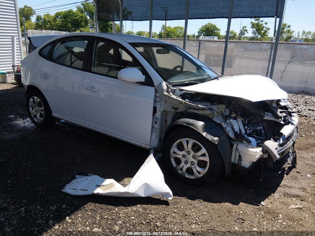 Salvage Hyundai ELANTRA Image