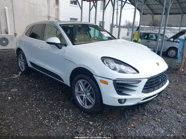 Salvage Porsche Macan Image