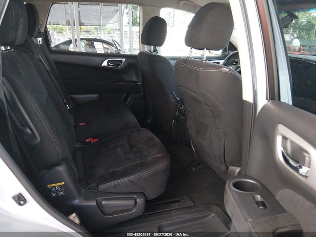 Nissan Pathfinder S