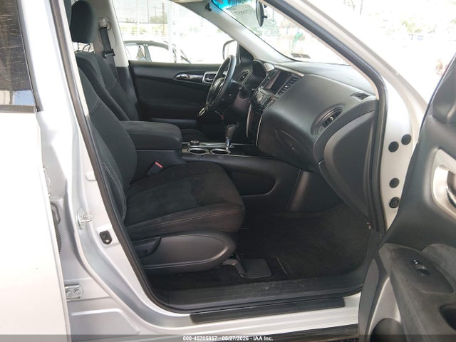 Nissan Pathfinder S