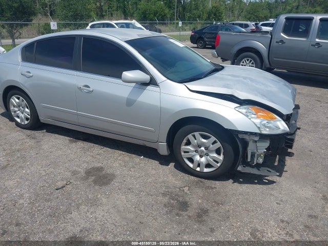 Salvage Nissan Altima Image