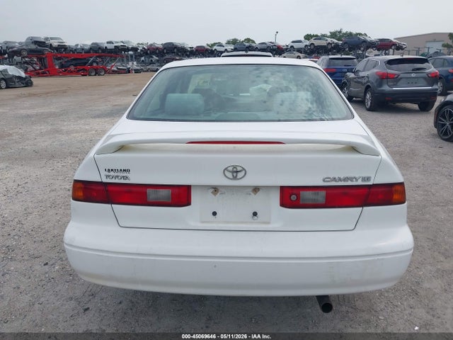 Toyota Camry Le