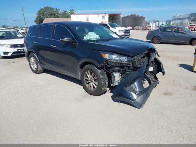 Salvage Kia Sorento Image