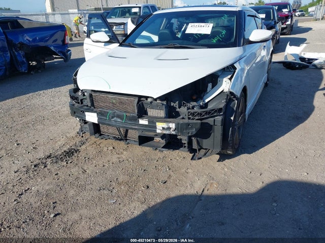 Hyundai VELOSTER Turbo